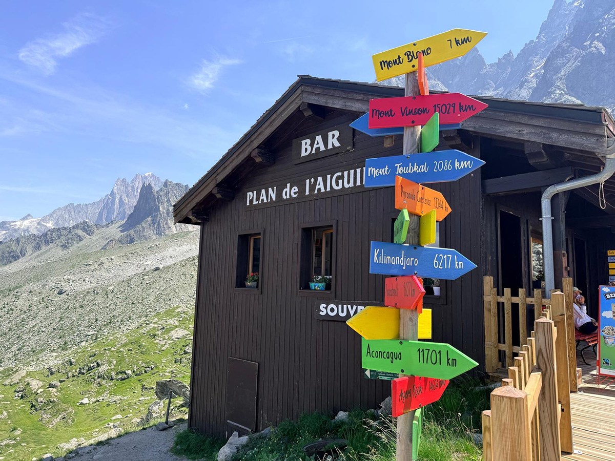Bar Plan de l'Aiguille met uitzicht op het Mont Blanc massief