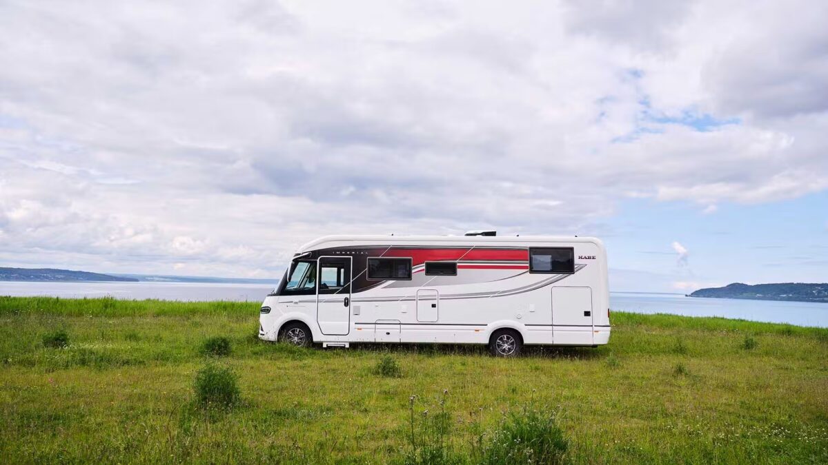 kabe-imperial-ri830-traq-4x4-zijaanzicht-meer