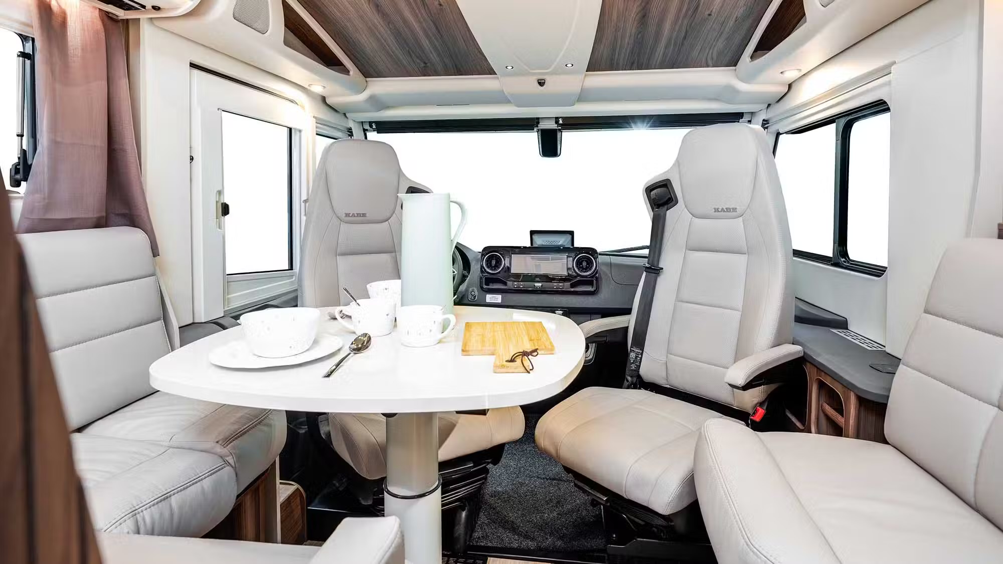 kabe-imperial-ri830-traq-4x4-zitgroep-cabine