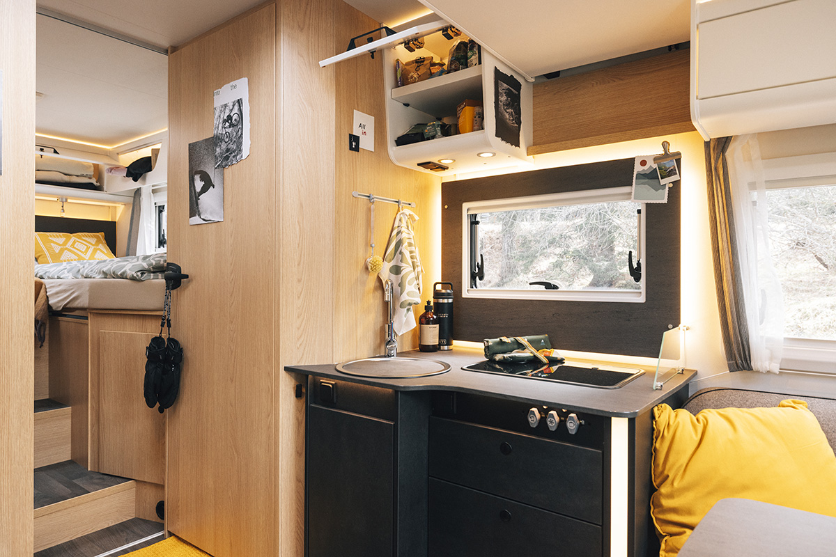 Keuken in de halfintegraalcamper Sunlight UNLTD voor modeljaar 2027