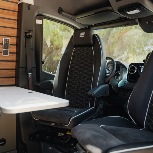 hymer-grand-canyon-s-600-draaibare-voorstoelen-cabine