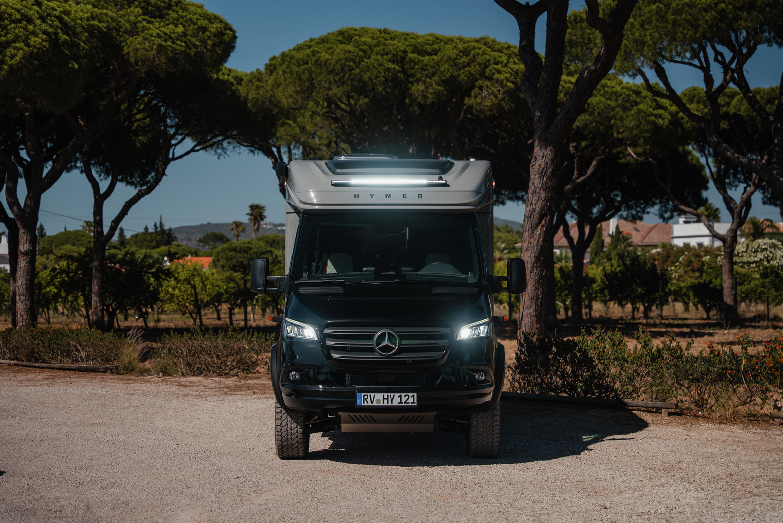 hymer-ml-t-570-crossover-2027-vooraanzicht-offroad-camper