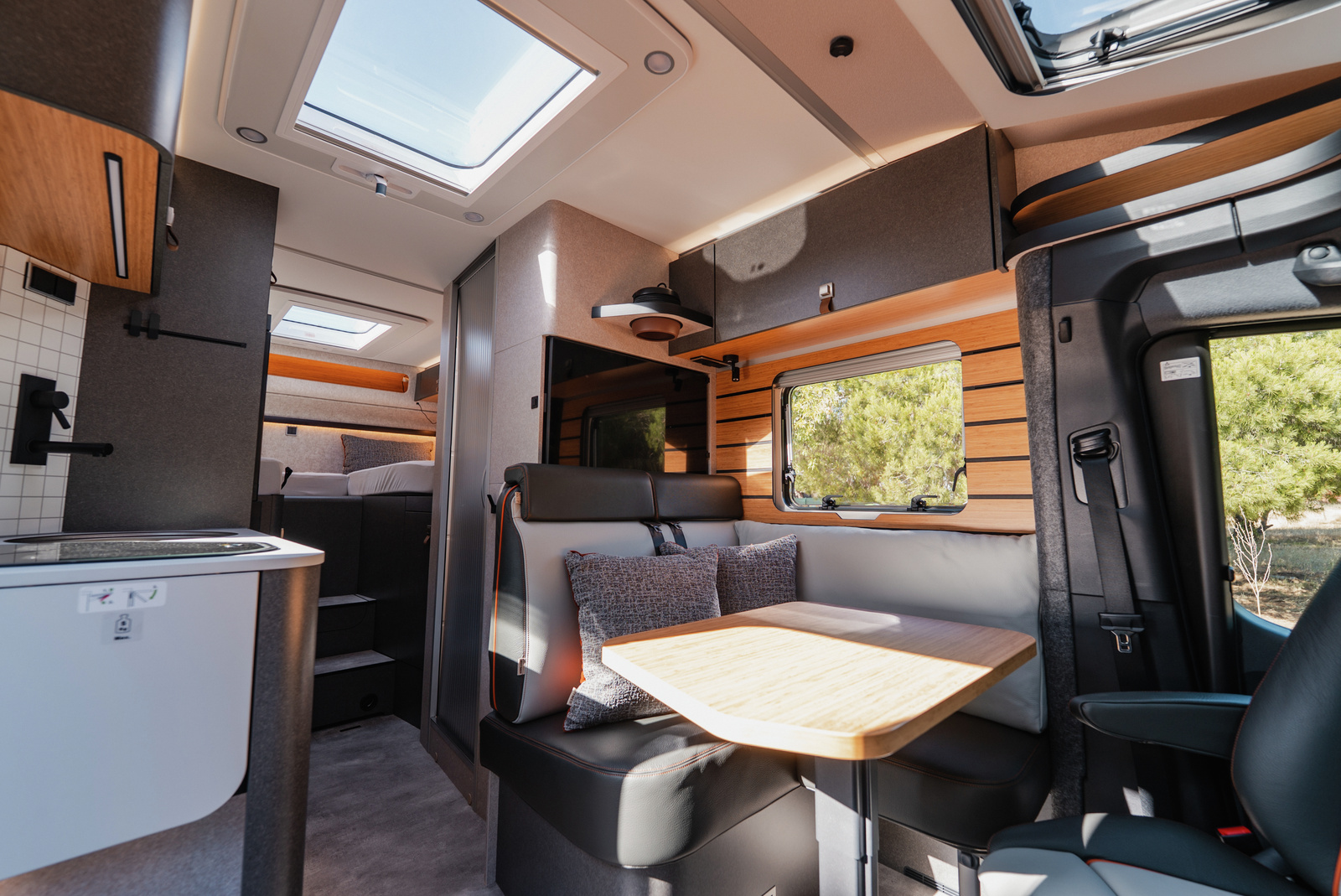 hymer-ml-t-570-crossover-2027-interieur-native-bamboo