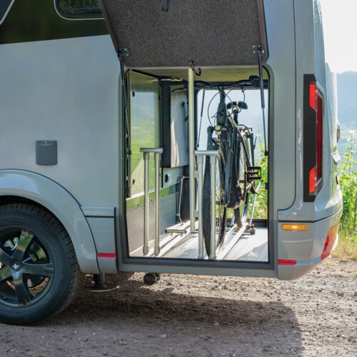 Achtergarage Niesmann Bischoff iSmove met fietsen