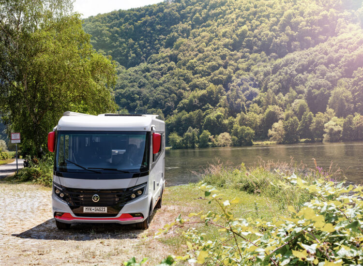 Niesmann+Bischoff iSmove 2027 integraalcamper zijaanzicht off-grid