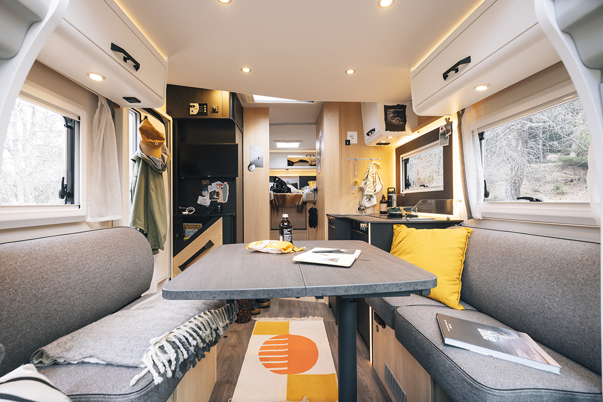 Interieur van de halfintegraalcamper Sunlight UNLTD