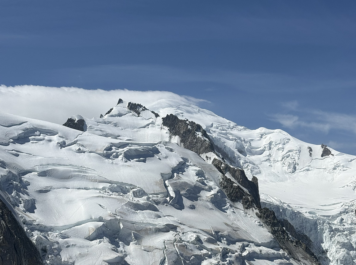 Uitzicht op de top van de Mont Blanc vanaf l'Aiguille du Midi