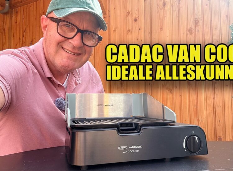 Videostill van de CADAC Van Cook FFD Combo-uitvoering die wordt uitgepakt en in elkaar gezet tijdens de Campingtrend-video