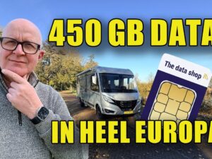 Videostill uit de Campingtrend-video over dataroaming in Europa, met de lokale SIM-kaarten van De Datashop en de digitale eSIM van Golden eSIM.