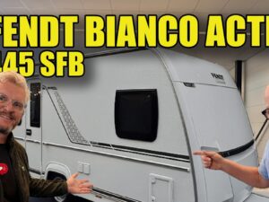 Videostill van de Fendt Bianco Activ 445 SFB caravan met hamerslagbeplating en donkergetinte oplegramen