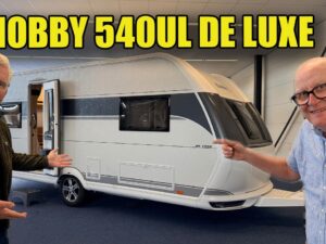Videostill uit de Campingtrend-tour van de Hobby De Luxe 540 UL caravan (2026) met zicht op de rondzit