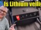 Videostill uit de Campingtrend-video waarin de nieuwe Mestic LiFePo4-accu's voor camper en caravan worden getoond.