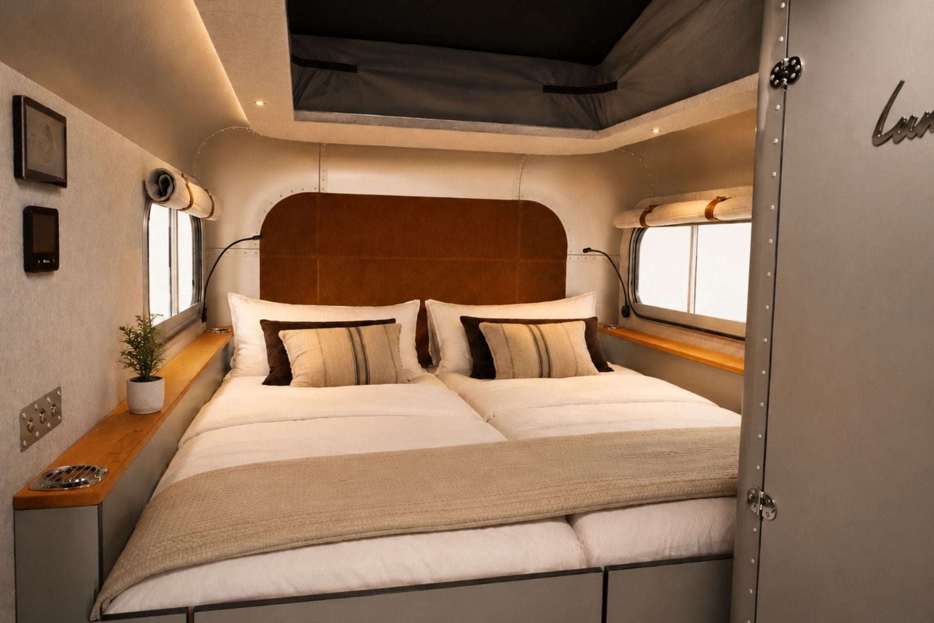Lume Traveler Ranger bed