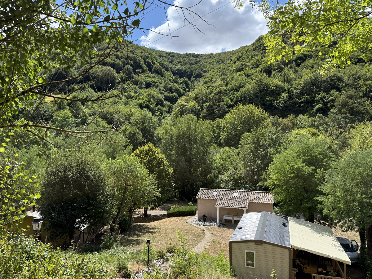 Camping Le Gallo Romain staanplaatsen en sanitairgebouw