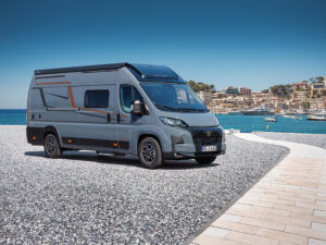 Exterieur van de buscamper Eura Mobil Vancona