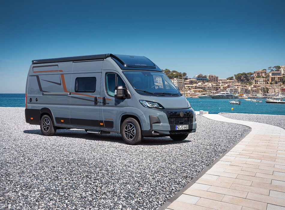 Exterieur van de buscamper Eura Mobil Vancona