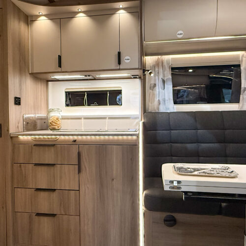 Keuken in de smalle halfintegraal Kabe Novum c720 LXL