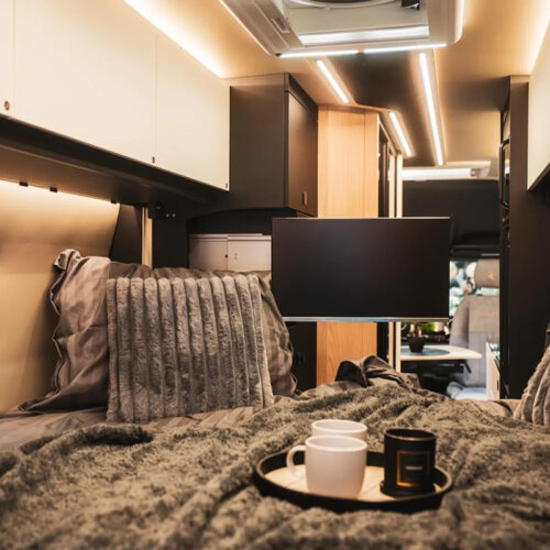 Bed met tv in de Robeta Hercules