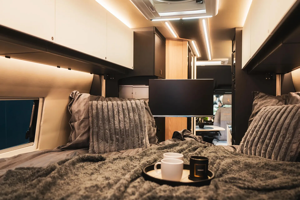 Bed met tv in de Robeta Hercules