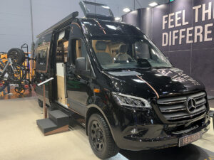 Exterieur van de buscamper Robeta Hercules op de Caravan Salon 2027