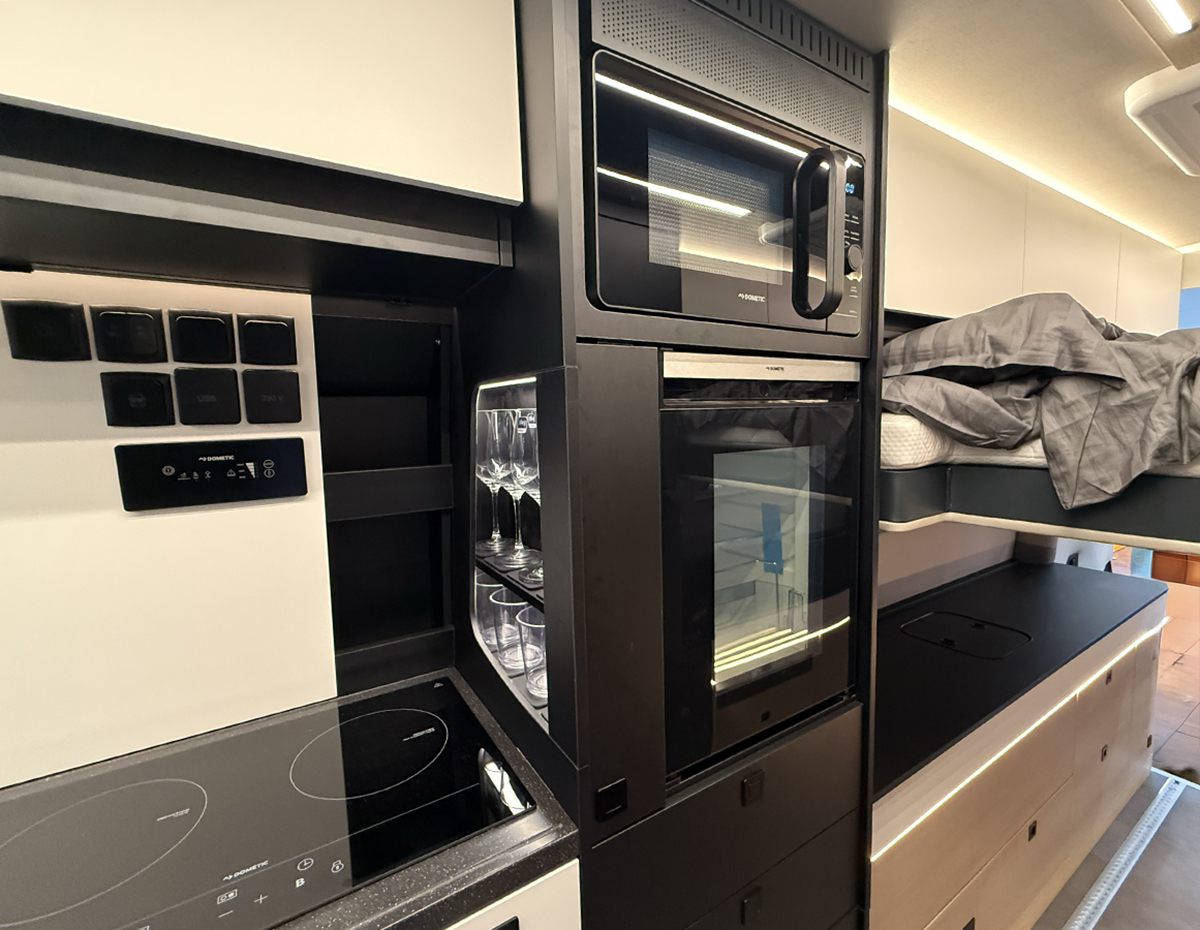 Robeta Hercules keuken en kolom met wijnkoeler en magnetron
