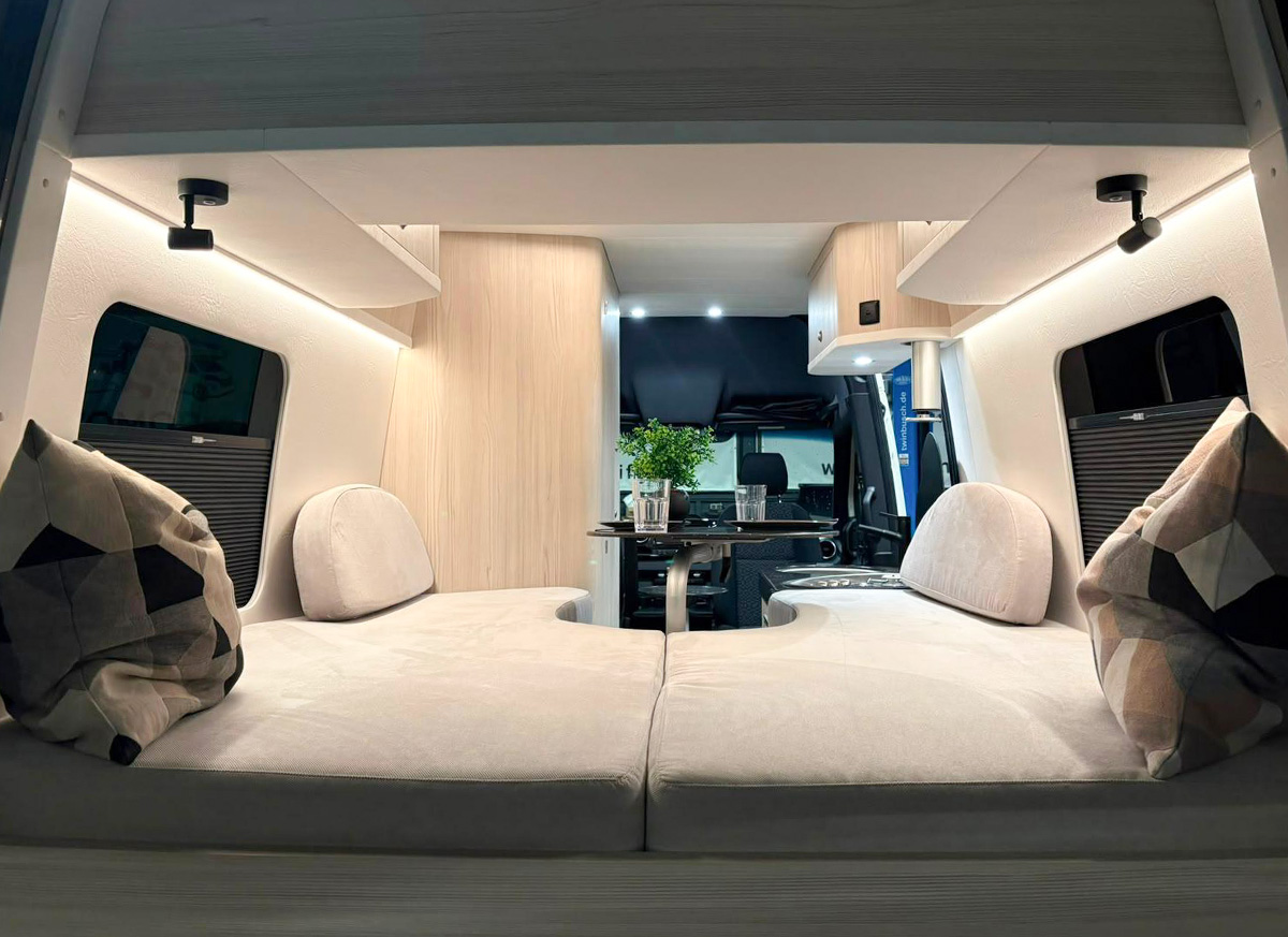 Rondzit in de Innova Roadtrip buscamper