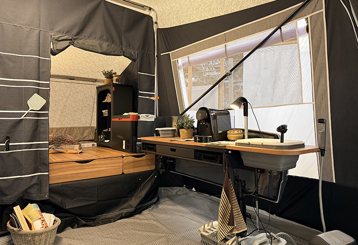 De vernieuwde Topster-keuken en de bereikbare lades van de Camp-let Alba.