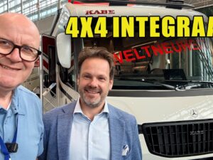 Videostill van de KABE vol-integraal 4x4 camper op Mercedes Sprinter-chassis tijdens de wereldprimeur op de Caravan Salon Düsseldorf
