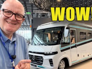 Videostill van de nieuwe Laika Kreos Integraal op een Mercedes Sprinter-chassis, getoond op de Caravan Salon in Düsseldorf.