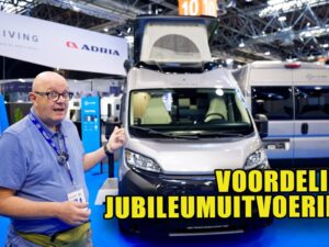 Videostill/thumbnail van de Sun Living V65 GX 20th Edition buscamper in zilvergrijs metallic lak