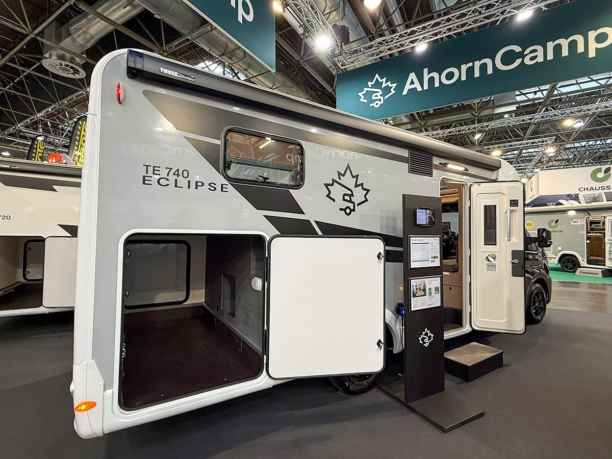 Exterieur van de Ahorn Camp Eclipse TE 740 op de Caravan Salon 2026 in Düsseldorf