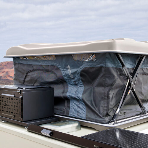Naast de tent is er op het dak van de Eura Mobil Xtura 656 HB nog ruimte voor een koffer of zonnepanelen.