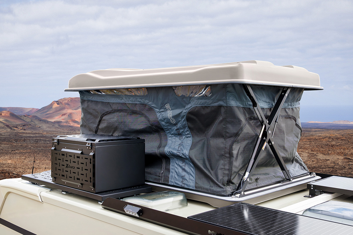 Naast de tent is er op het dak van de Eura Mobil Xtura 656 HB nog ruimte voor een koffer of zonnepanelen.