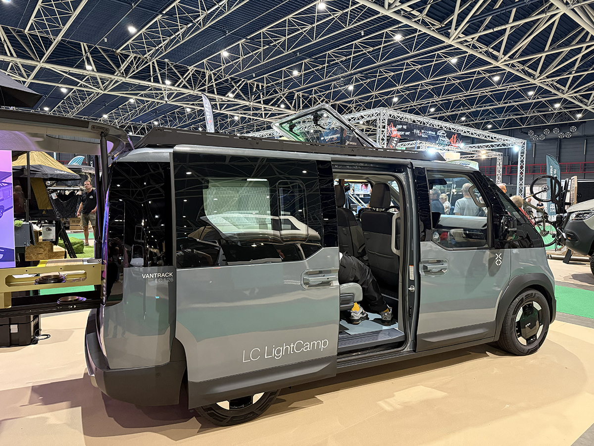 Kampeerbussen KCJ LightCamp